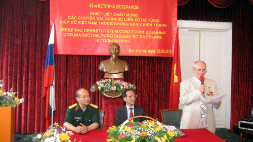 การพบปะกับผู้เชี่ยวชาญทางทหารของอดีตโซเวียดที่เคยช่วยเวียดนามในช่วงสงครามกู้ชาติ